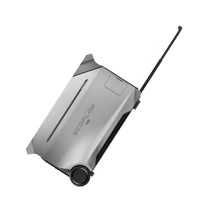 zilvergrijze EcoFlow DELTA Pro 3 draagbare batterij met uitschuifbare handgreep en wielen, schuin zijaanzicht op witte achtergrond