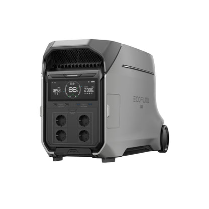 zilvergrijze EcoFlow DELTA Pro 3 draagbare batterij met display en stopcontacten, schuin vooraanzicht op witte achtergrond