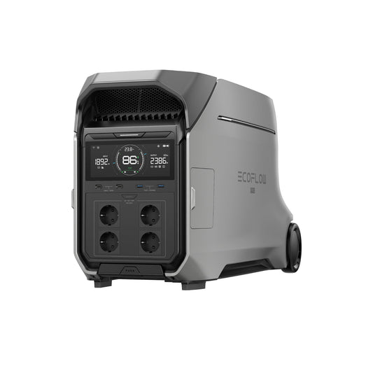 zilvergrijze EcoFlow DELTA Pro 3 draagbare batterij met display en stopcontacten, schuin vooraanzicht op witte achtergrond