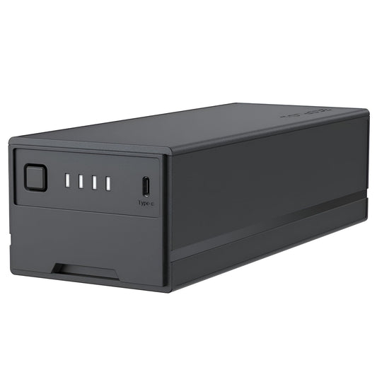 Schuin vooraanzicht van de EcoFlow GLACIER plug-in accu met batterij-indicator en USB-C aansluiting op witte achtergrond