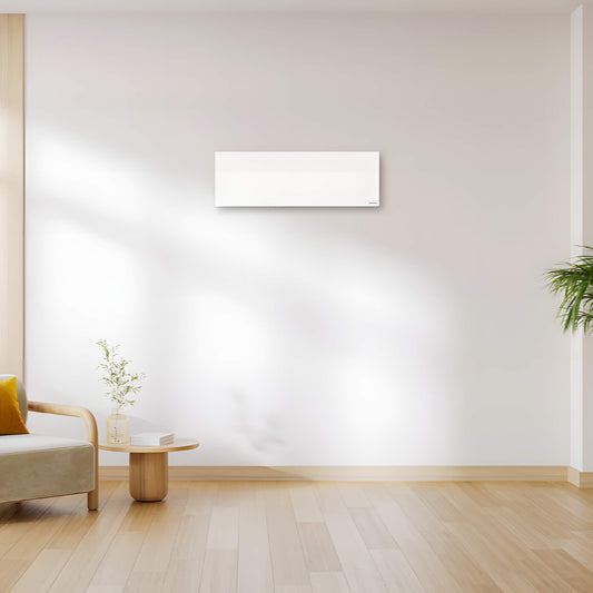 Herschel Select XLS wit infraroodpaneel 275 watt in formaat 30 bij 90 centimeter in beige woonkomer tegen een muur