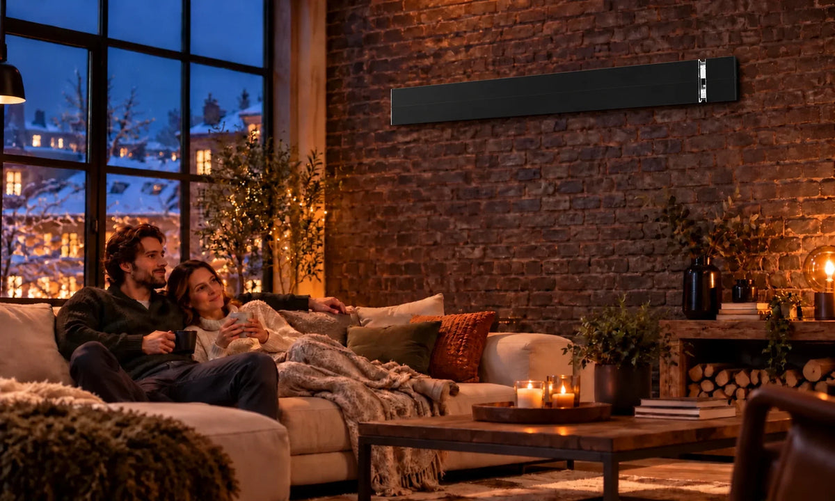 Zwarte Herschel SUMMIT 2600 W infraroodstraler aan een bakstenen muur in een loft